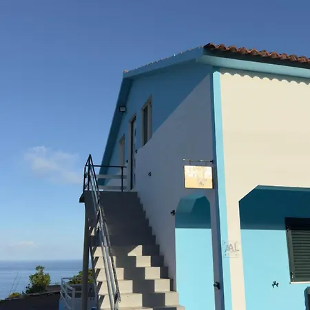 Santo Cristo Loft Lajes das Flores